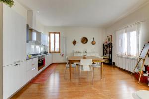 A kitchen or kitchenette at B&B Il Ramaiolo
