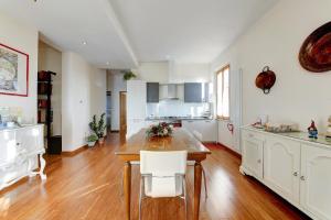A kitchen or kitchenette at B&B Il Ramaiolo