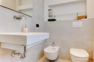 A bathroom at B&B Il Ramaiolo