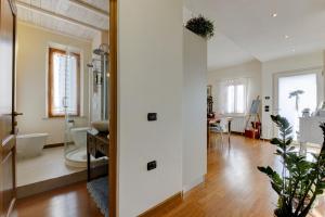 A bathroom at B&B Il Ramaiolo