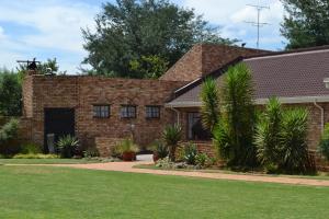 Gallery image of The Lazy Grape Guest Lodge & Spa in Benoni