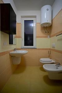 Residence I Gabbiani tesisinde bir banyo