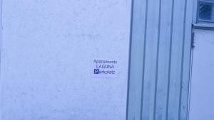 Ein Zertifikat, Auszeichnung, Logo oder anderes Dokument, das in der Unterkunft Laguna Apartment ausgestellt ist