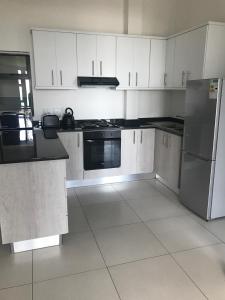 Una cocina o cocineta en Toti Oasis Holiday Apartments