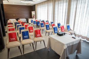 The business area and/or conference room at Hotel Ideo Lux