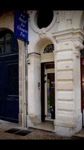 Gallery image of Hotel Au Chapon Fin in Poitiers