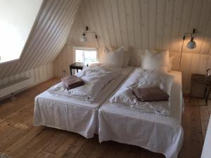 En eller flere senge i et værelse på Alsbrogaard