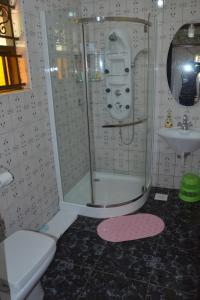 Koupelna v ubytování Sheevy"s Bed N Breakfast