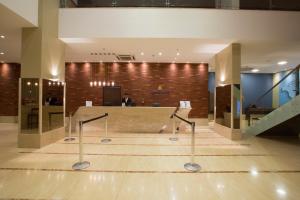 a lobby with a counter in the middle of a building at Nobile Suites Monumental in Brasilia