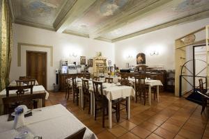 ห้องอาหารหรือที่รับประทานอาหารของ Relais Hotel Centrale "Dimora Storica"