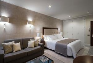 Postel nebo postele na pokoji v ubytování Hotel Casa Vilella 4* Sup + 37 fotografií