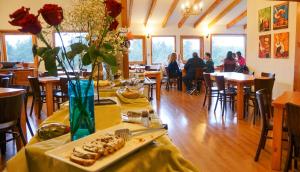Restaurant ou autre lieu de restauration dans l'établissement Hotel Borde Lago