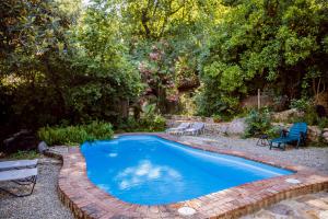 Bazén v ubytovaní Casa Rural la Casa del Bosque alebo v jeho blízkosti