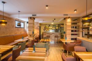 a restaurant with wooden tables and chairs at Divčibarski Vajati in Divčibare