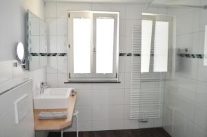 Koupelna v ubytování Landhotel Schwarzer Adler + 10 fotografií