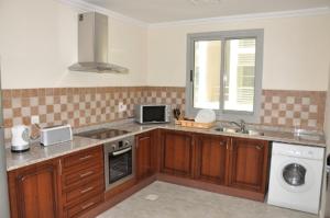 Kuchyň nebo kuchyňský kout v ubytování Akas-Inn Hotel Apartment