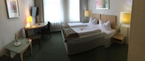 Postel nebo postele na pokoji v ubytování Hotel Goldener Anker