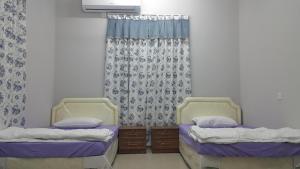 Tempat tidur dalam kamar di Dar ALHamra Inn