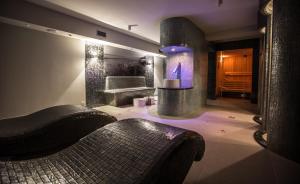 Łóżko lub łóżka w pokoju w obiekcie Villa Bravo & SPA