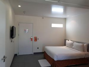 Katil atau katil-katil dalam bilik di JOIN INN HOTEL Jebel Ali, Dubai - Formerly easyHotel Jebel Ali