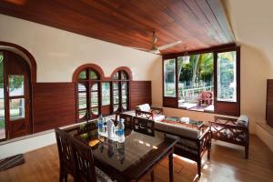 Aqua Castle Houseboat - by Aqua Jumbo Houseboats的休息区