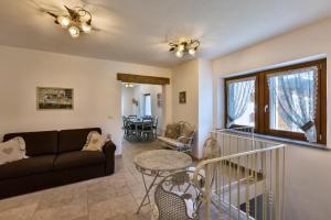 Albergo Diffuso Sutrio Zoncolan的休息区