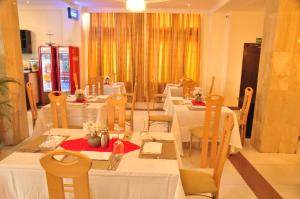 Um restaurante ou outro lugar para comer em Citiheight Hotel