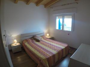 Un pat sau paturi într-o cameră la Residence Caorle Apartments - Agenzia Cocal