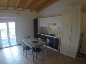 Kuchyň nebo kuchyňský kout v ubytování Residence Caorle Apartments - Agenzia Cocal