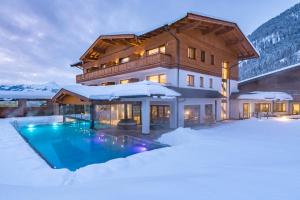 Sundlaugin á Hotel Kitzspitz eða í nágrenninu