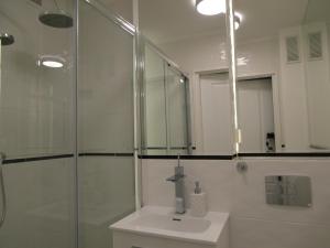 Kúpeľňa v ubytovaní Apartament MODERN SCANDI Waszyngtona + 15 fotografií