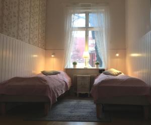 Säng eller sängar i ett rum på Hotell Kungsängstorg
