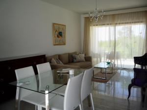 Zona de estar de Sandy Beach Apartment 13