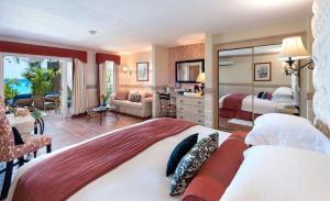 Ліжко або ліжка в номері Little Arches Boutique Hotel - Adults Only