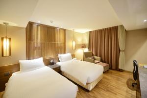 Voodi või voodid majutusasutuse Guide Hotel Taipei Bade toas