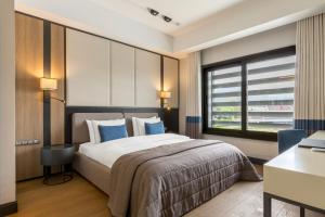 a hotel room with a bed and a window at The Fortyfive Business Hotel & Spa in Manisa