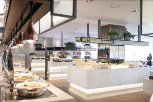 a restaurant with a buffet of food on display at Sky View Hotel in Changwon