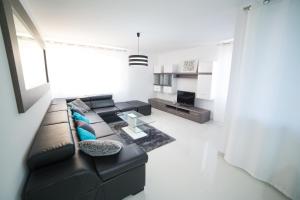 A seating area at Bor Apartment