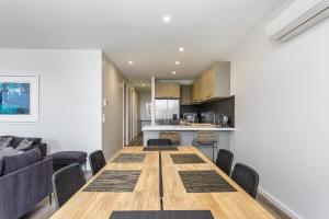 A kitchen or kitchenette at Blairgowrie Apartment 1 - on the beach