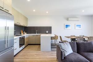 A kitchen or kitchenette at Blairgowrie Apartment 2 - on the beach