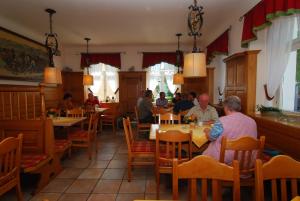 Restaurace v ubytování Brauereigasthof Engel + 29 fotografií
