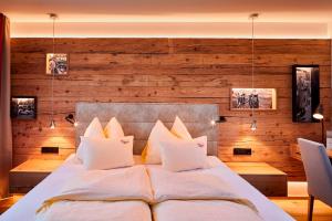 Rúm í herbergi á Bauernhof Hotel Oberschwarzach