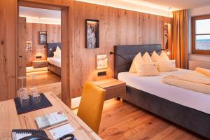 Rúm í herbergi á Bauernhof Hotel Oberschwarzach