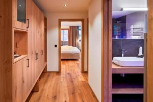 Postel nebo postele na pokoji v ubytování Bauernhof Hotel Oberschwarzach + 37 fotografií