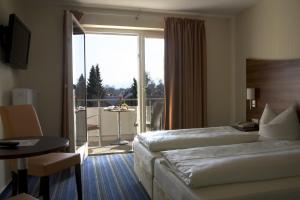 Кровать или кровати в номере Parkhotel Lindau
