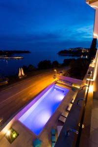 Bazén v ubytování Boutique Hotel Valsabbion nebo v jeho okolí