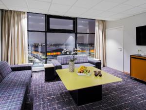 TV a/nebo společenská místnost v ubytování ArenaHotellet i Uppsala