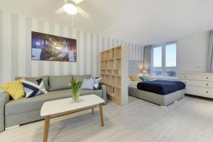 Posteľ alebo postele v izbe v ubytovaní Chrobry Apartamenty Gdańsk Grodzka 10