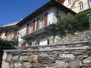 a stone retaining wall in front of a building at Appartamento Porto 2 in Cannero Riviera +14 photos
