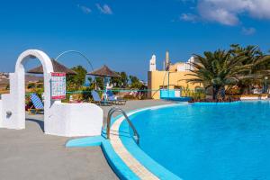 La alberca dentro o cerca de Caldera View Resort - Adults Only